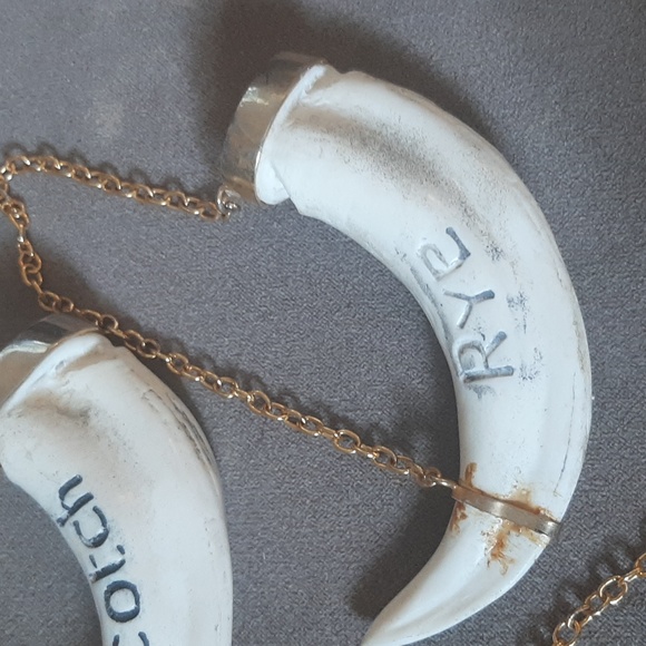 Vintage 6 boar tusk decanter labels - Picture 4 of 7